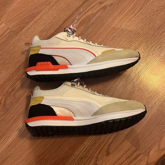 Like new woman’s puma - Picture 3 of 4